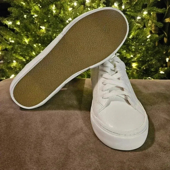 A New Day all white sneakers women's size 6 - Picture 5 of 7